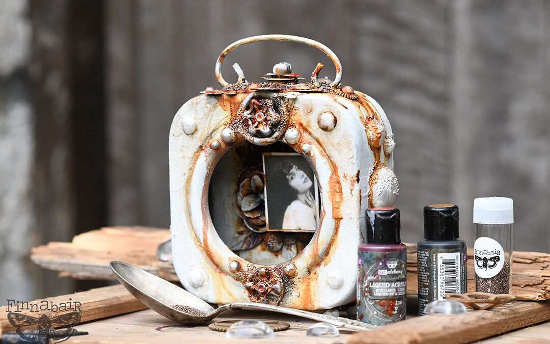 Rusty Alarm Clock – With Finnabair
